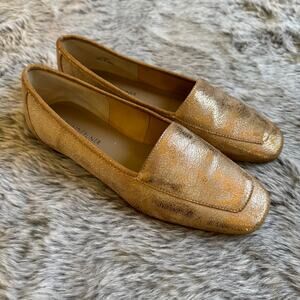 Donald Pliner DeeDee Size 7 Metallic Leather Flats Loafer EUC Gold Distressed